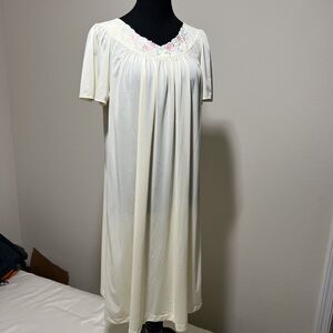 VTG Yellow Nylon Chiffon and Lace Nightgown Floral SZ M SHADOWLINE Embroidered